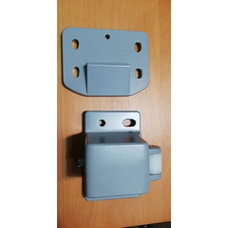 CIERRE PUERTA. BLOQUE ALUMINIO EPOXY GRIS, CIERRE+PLETINA DE ENGANCHE, DISTANCIA TORNILLOS/AGUJEROS 80/35 MM, 110/72/72 MM,A.VF951 - Imagen 2