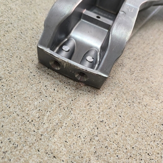 EJE CESTO LAVADORA AEG, CRUCETA, ALTO 101MM, CASQUILLO 35MM, EJE 25/30MM, POLEA14/24MM, BRAZO225MM, TORNILLO POLEA M10, TORNILLOS BRAZO M8, 132149016 - Imagen 2