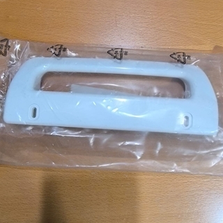 TIRADOR PUERTA FRIGORIFICO ZANUSSI, DISTANCIA TORNILLOS SUJECCION 133MM, RECAMBIO ORIGINAL, 2236231011 - Imagen 2