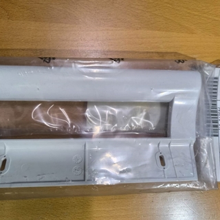 TIRADOR PUERTA FRIGORIFICO ZANUSSI, DISTANCIA TORNILLOS SUJECCION 133MM, RECAMBIO ORIGINAL, 2251284135 - Imagen 2