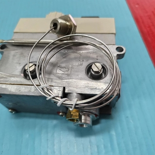 VALVULA FREIDORA TERMOSTATICA, GAS, CON SONDA ROSCABLE, 120/200 ºC, ENTRADA 1/2, SALIDA 3/8 PULGADA, CAPILAR 800MM, TERMOPAR M9, PILOTO M10, 0710740 - Imagen 2